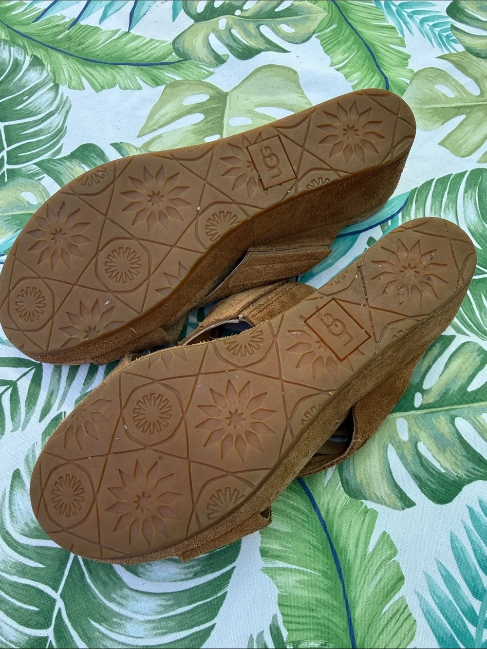 UGG cork wedge leather criss cross sandals sz 8 brown